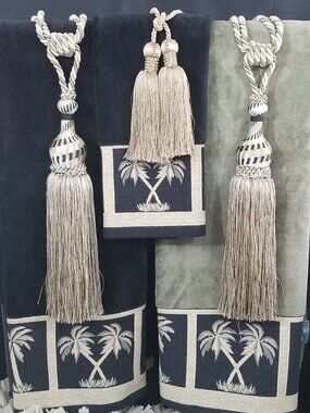 San Isidro Rare Set of 100% embroidered towels - EUC Decor Black/Sage